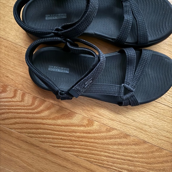 Skechers Women's Sandals in Black and creamy tan - Picture 4 of 4